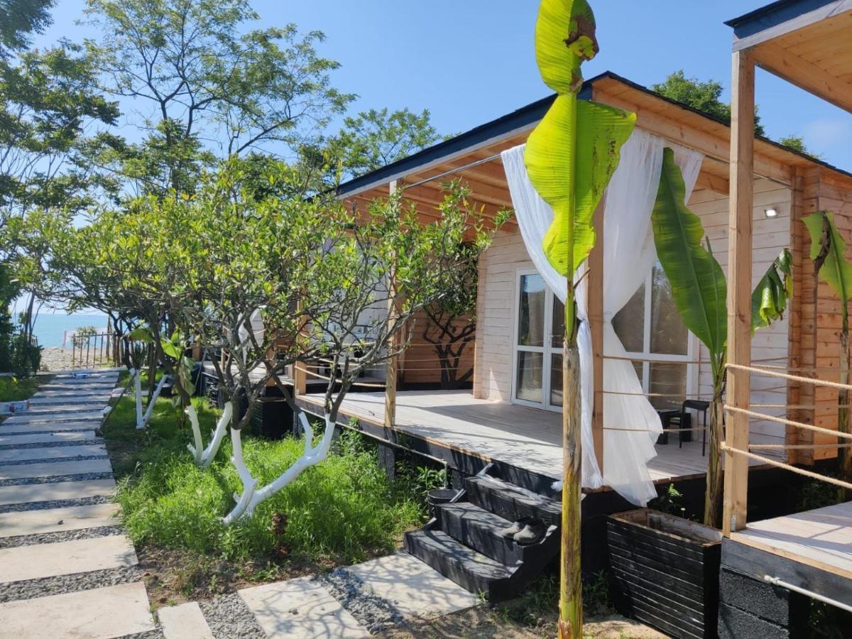 Aqua Palm Resort Szuhumi Kültér fotó